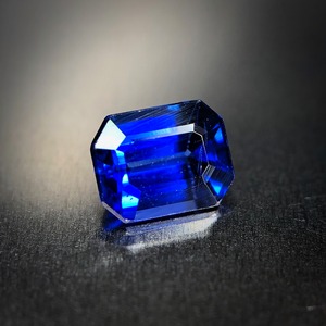 ノーブルな青色のブリリアンス 0.44ct 天然 ブルーサファイア