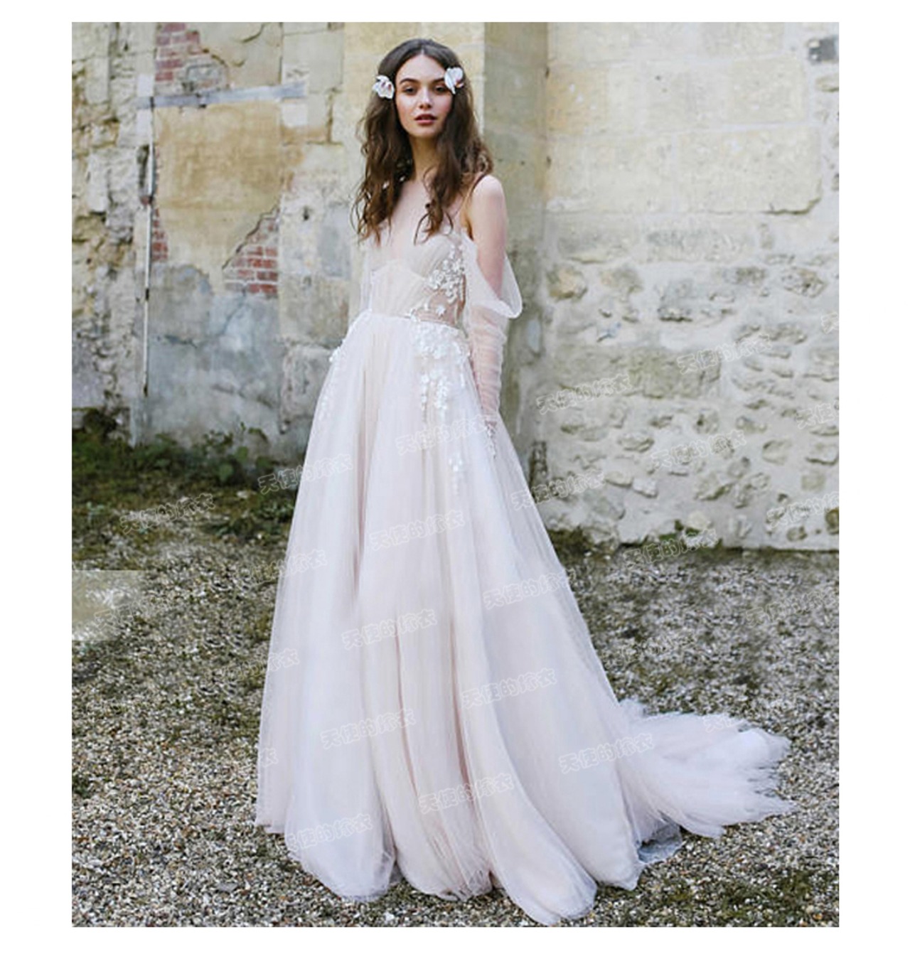 高品質！ウエディングドレス ソフトチュール 短トレーン 優雅な  