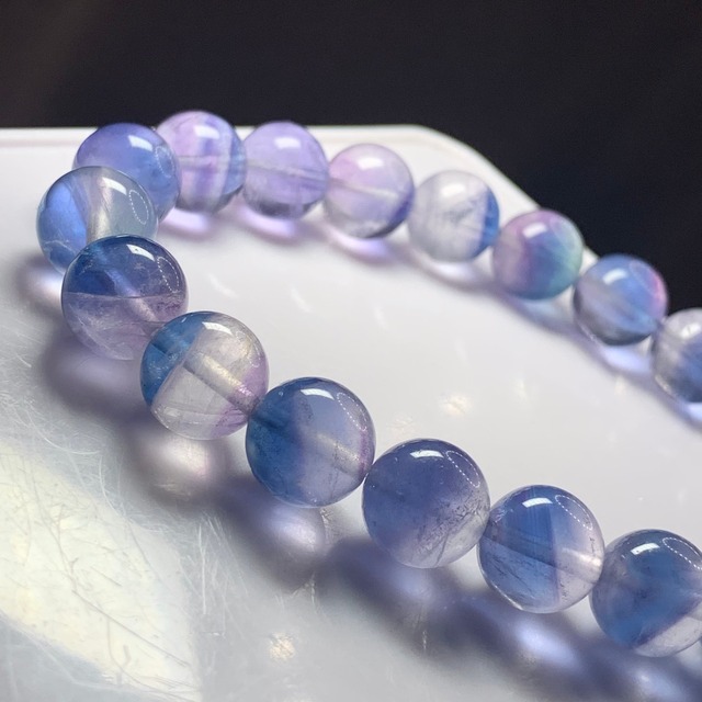 08.色合いがとても可愛いグラデーションバイカラーフローライトブレスレット