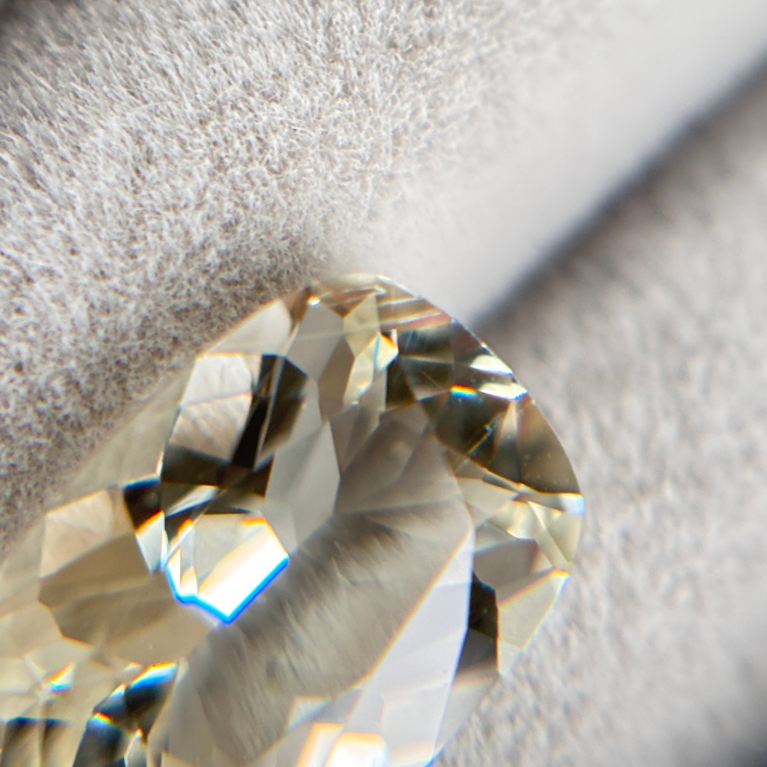 強蛍光】スキャポライト 1.65ct | EnMedel 〔 宝石ルースのおみせ〕