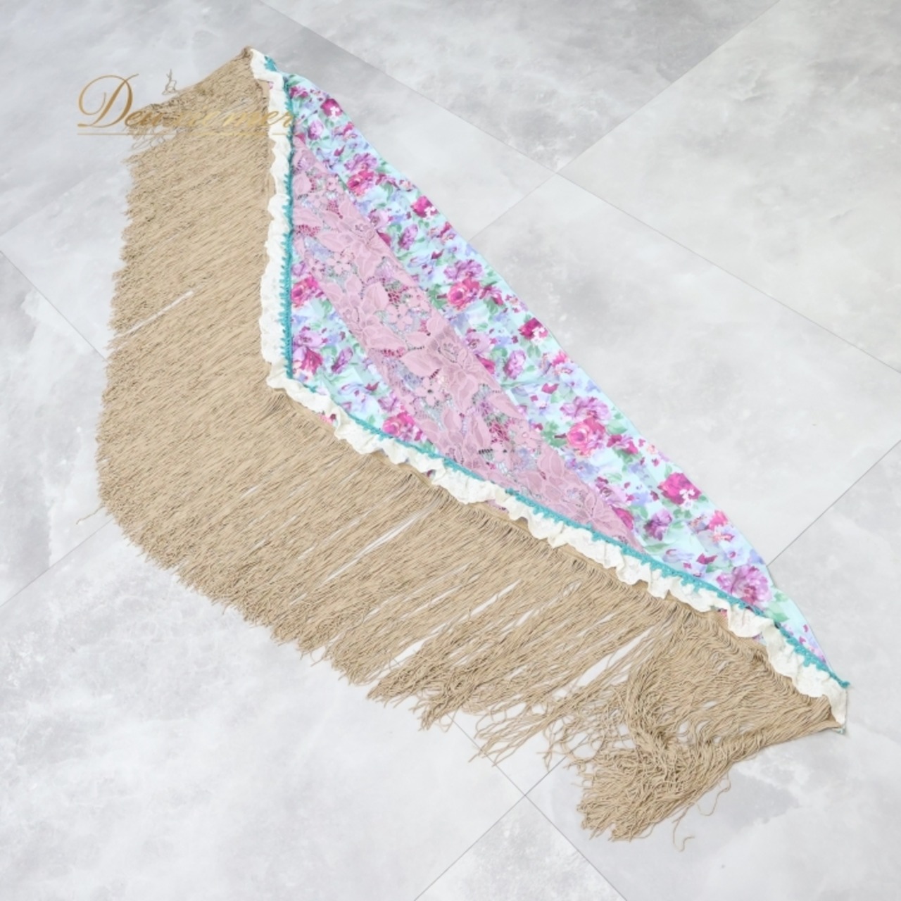 フラメンコ 衣装 ソニアジョーンズ SONIA JOHNES  シージョ  ピキージョ 花柄 フレコ フリル レース 水色 ピンク パープル 紫 トライアアングル 三角形 ピンク系 ブルー系 パープル系 ゴールド系 フラメンコドレス カラフル フリルデザイン おしゃれ 女性用 衣装 フォーマル イベント ダンス レトロ かわいい ステージ衣装 パーティ スカーフ ショール