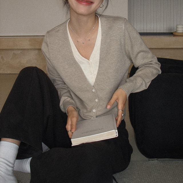 layered v-neck knit cardigan　J00427
