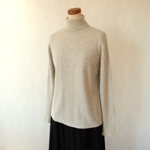 カシミヤハイネックニット