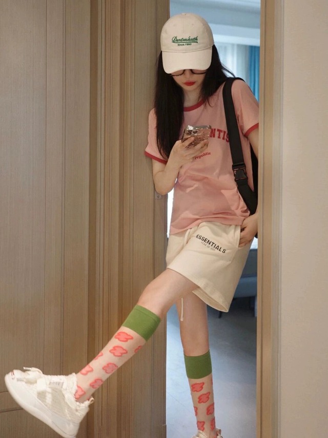 ネットセレブの老化防止スポーツウェアスーツ女子学生夏スタイル  