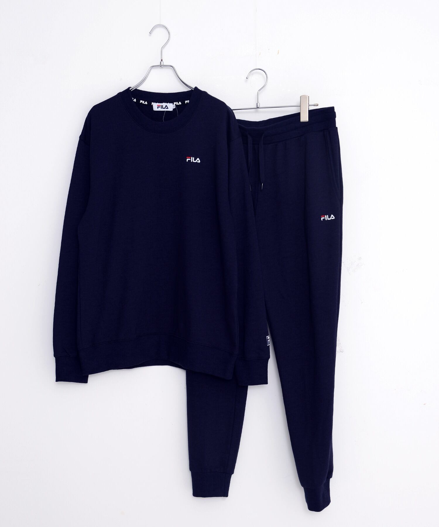 ユニセックス向けのブランドをメインにした、カジュアルな洋服や服飾