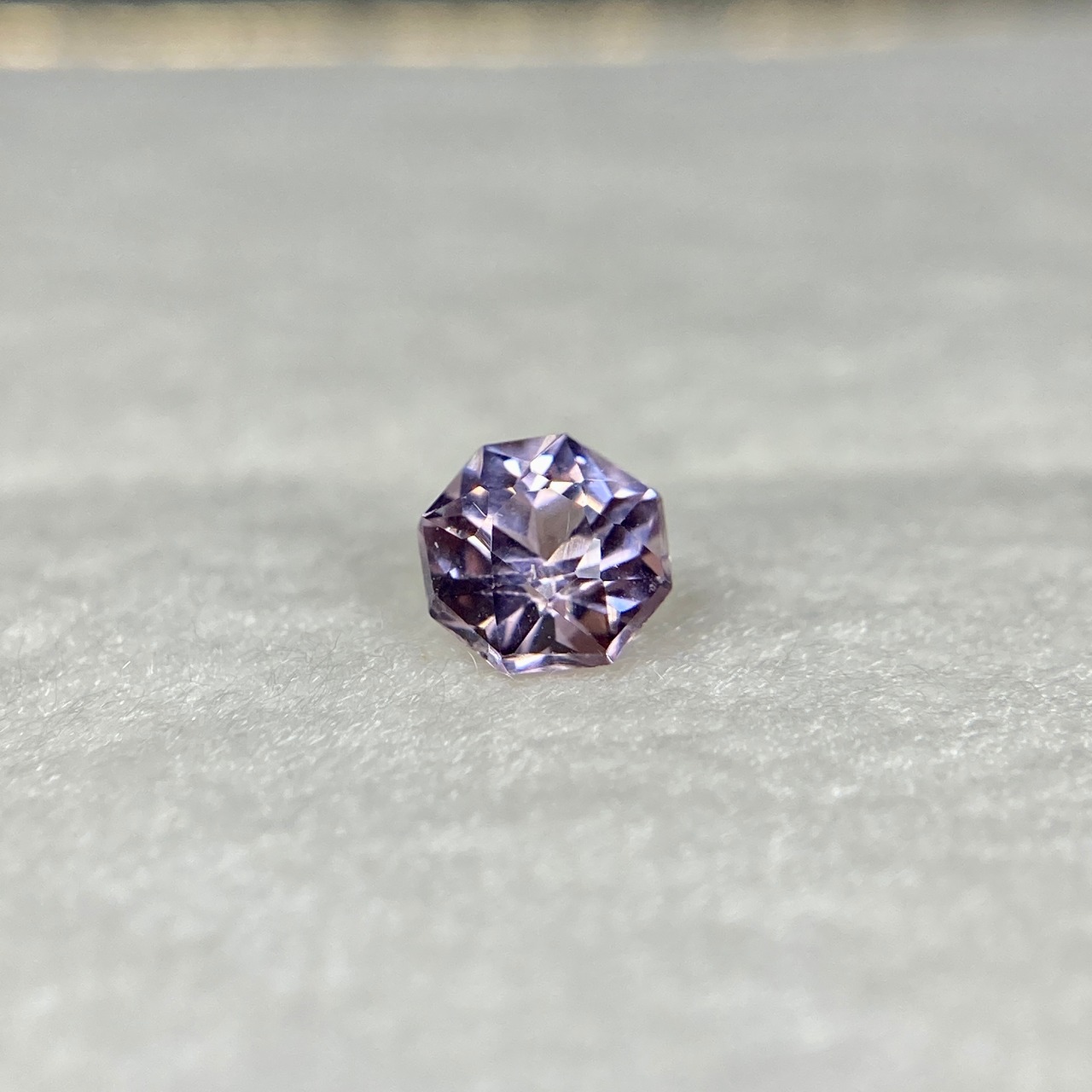 お花みたいなスピネル 薄紫系 約3.9mm*2.9mm r-0249