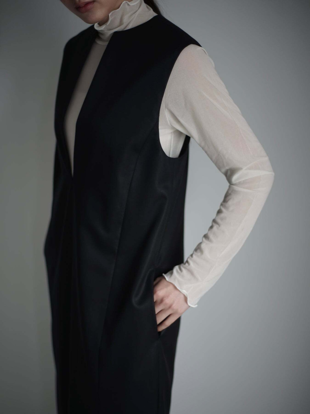 itochi - shuttle loom fabric keyneck jumper skirt / black