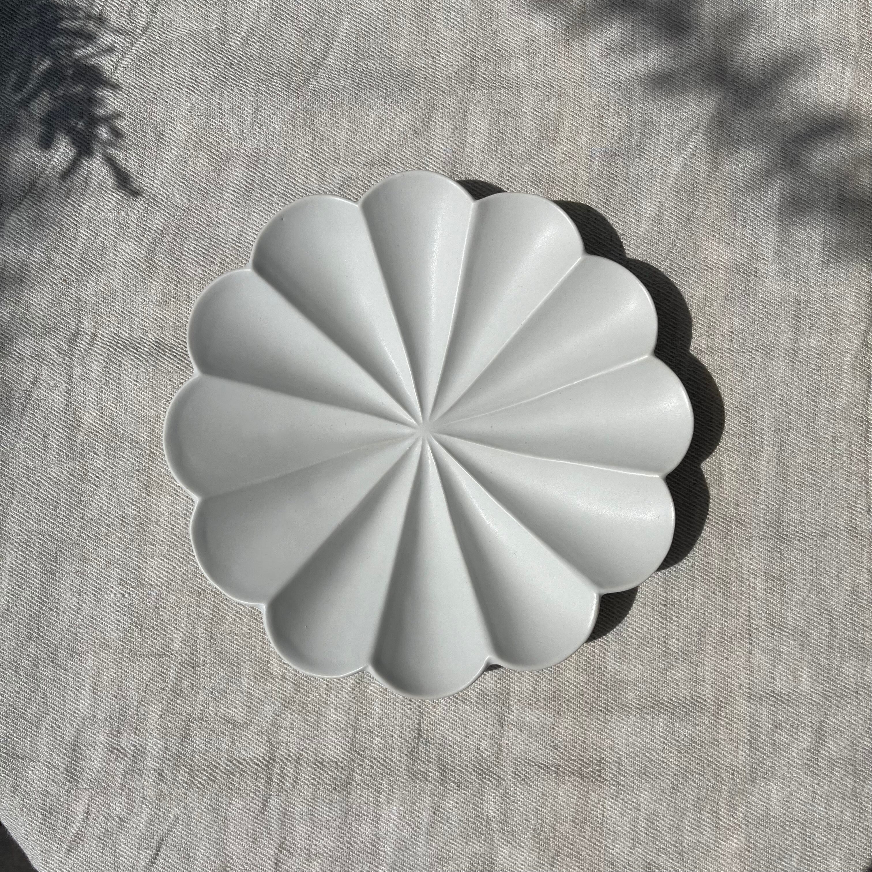 臼杵焼 USUKIYAKI 輪花十二弁浅鉢 ホワイト USUKIYAKI研究所