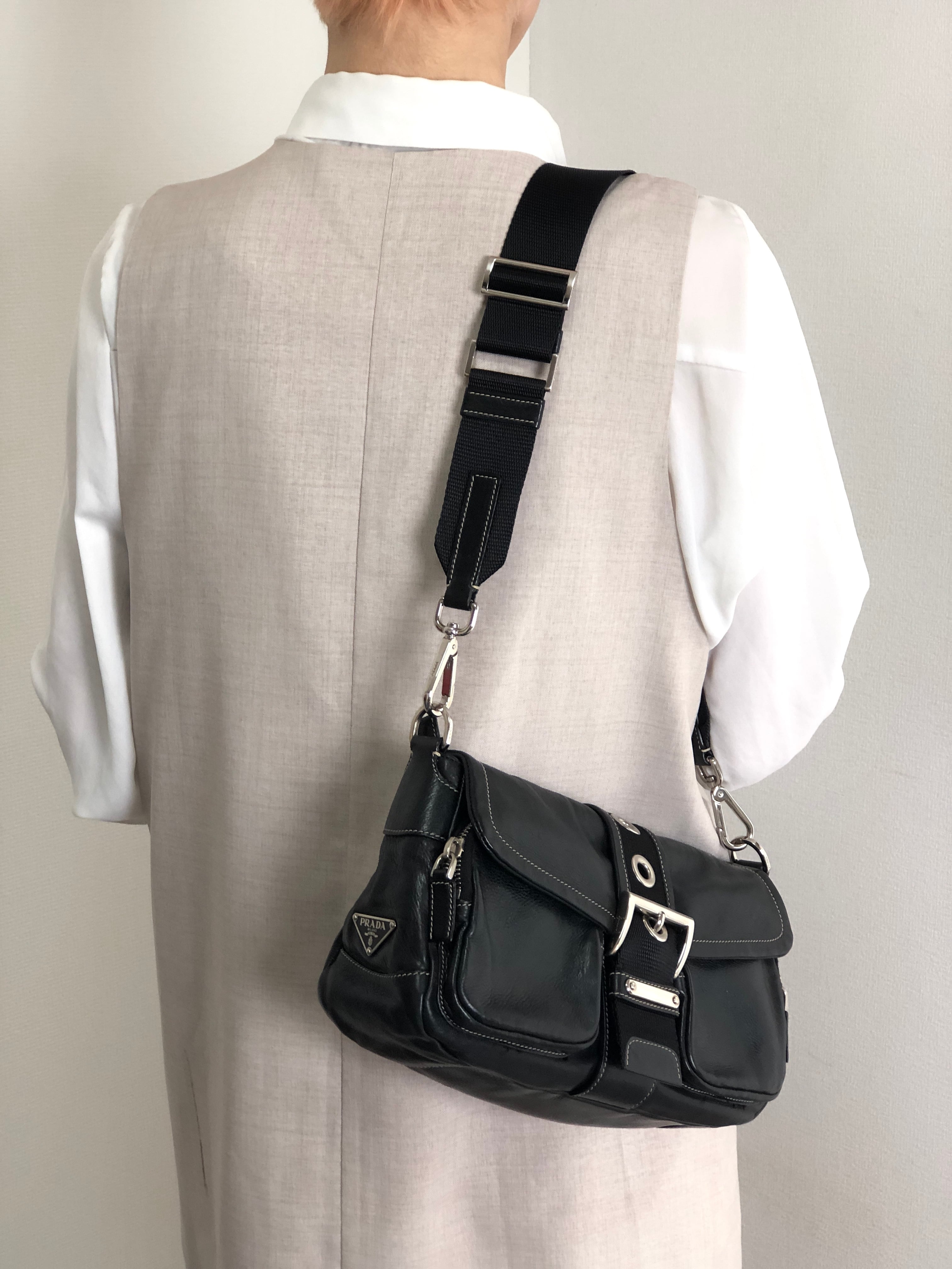希少★プラダ オールレザー ショルダーバッグ ダブルポケット ブラック メンズ PRADA プラダ ショルダーバッグ ブラック フロントバックル レザー