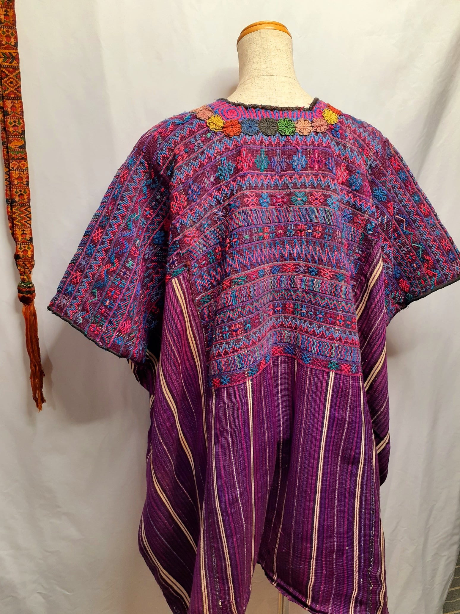 民族衣装ウイピル（縦縞の紫×花柄）（グアテマラ） | shop&gallery