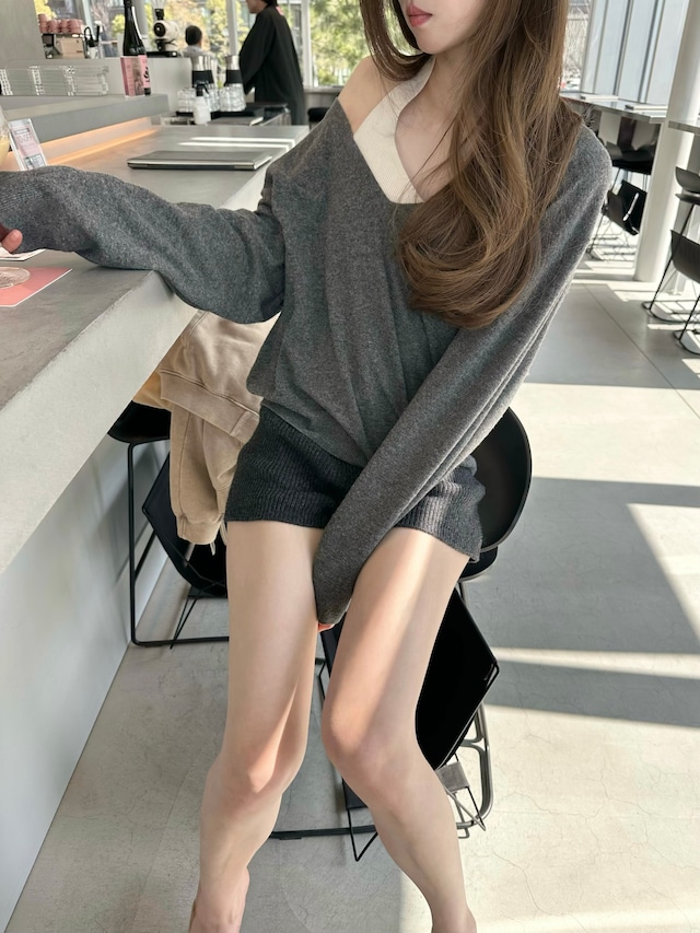 ・deep V knit