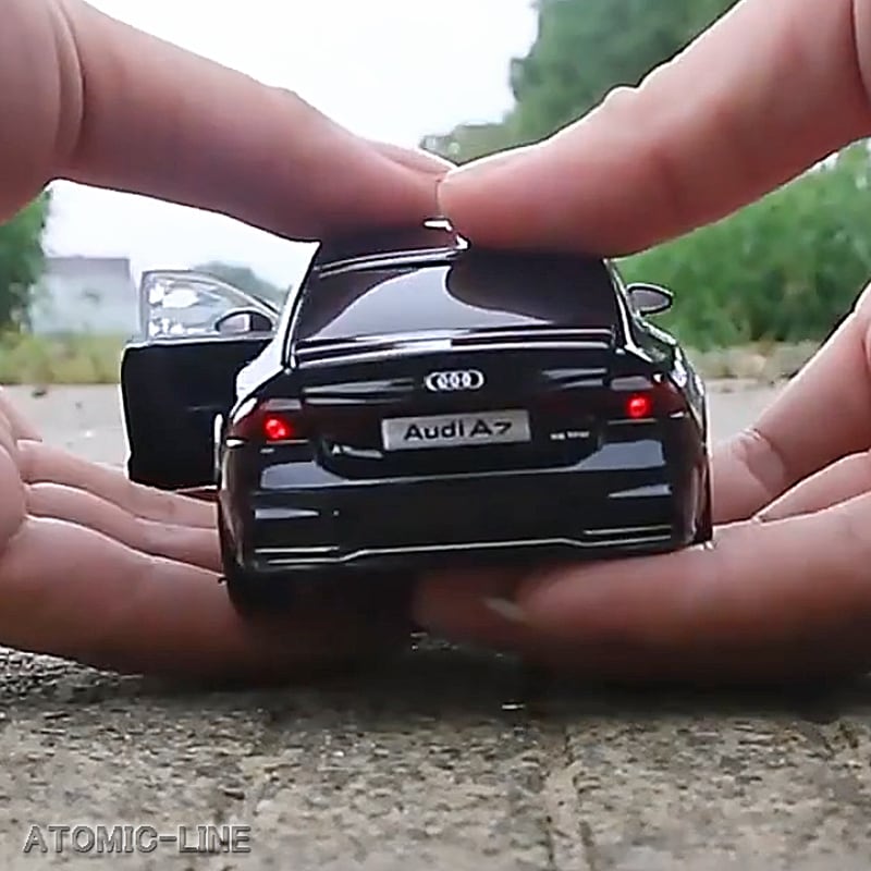 AUDI アウディ A7 1/32 ミニカー 全3色 ライト点灯 エンジン