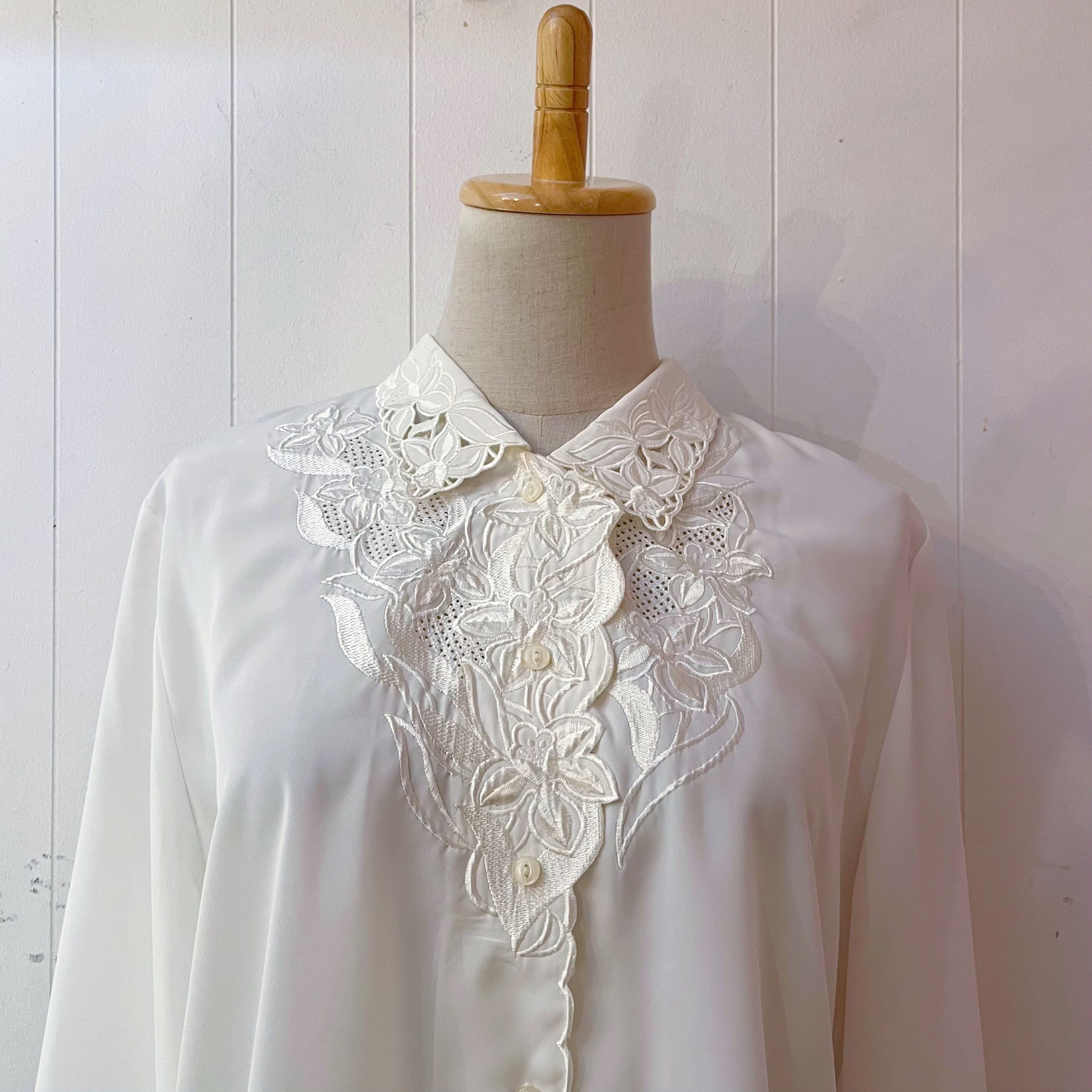 flower embroidery white blouse