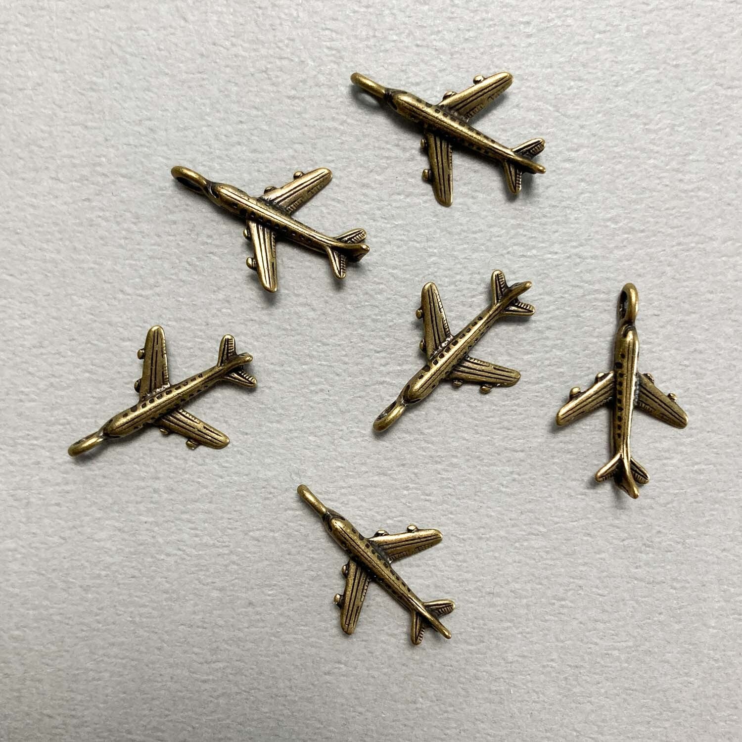 アンティーク風 飛行機チャーム | Dua-アクセサリーパーツショップ