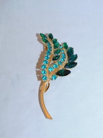 エメラルド色ブローチ(ビンテージ) vintage brooch (emerald green )