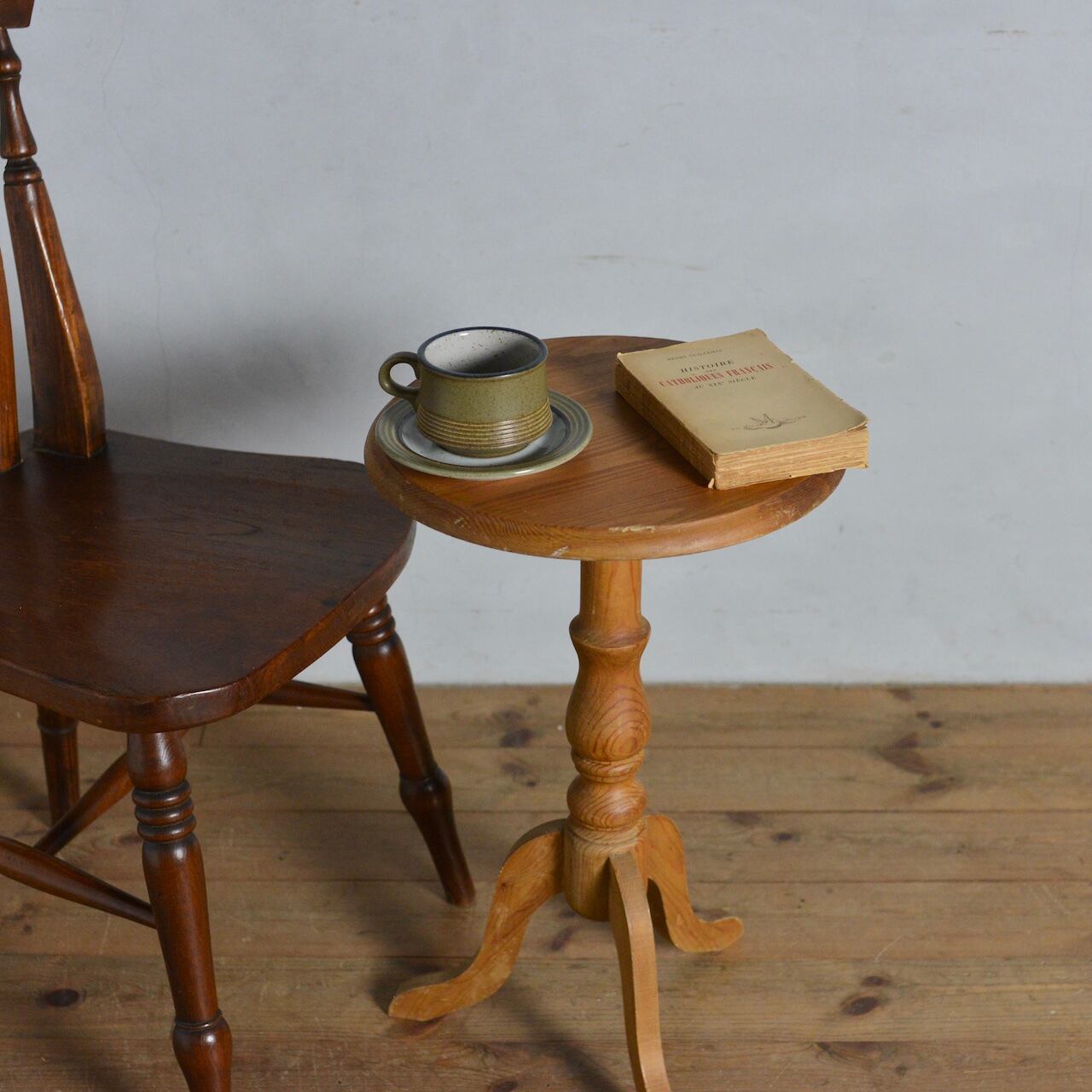 Tripod Table / トリポッド テーブル〈サイドテーブル・ワインテーブル・花台〉SB2012-0021 | SHABBY'S  MARKETPLACE　アンティーク・ヴィンテージ 家具や雑貨のお店 powered by BASE