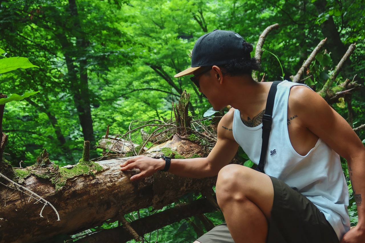 MOCO LOGO SUEDE PEAK WASHED CANVAS SNAPBACK [BLACK]