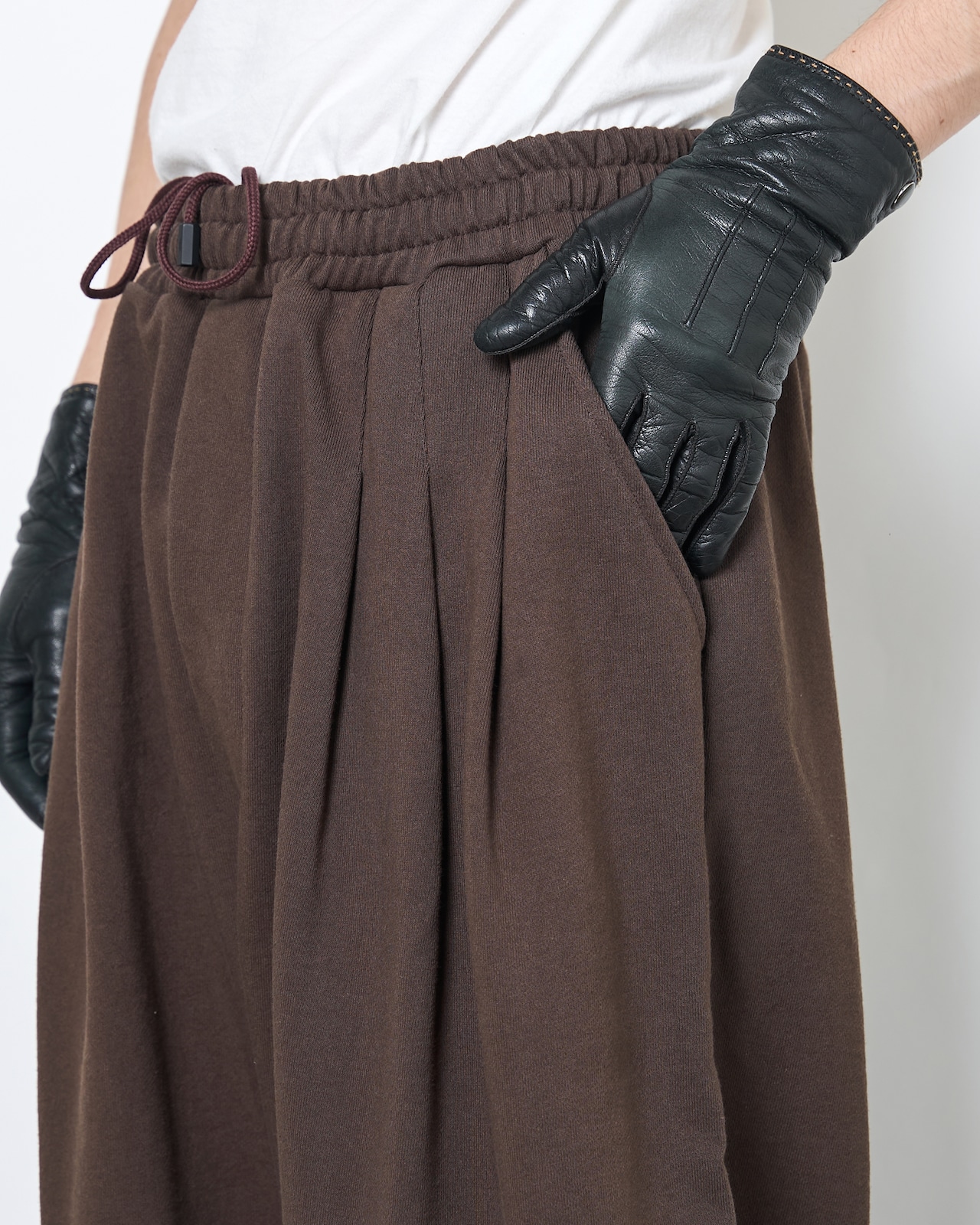 ROTOL "Triple Tuck Sweatpants〔BROWN〕"