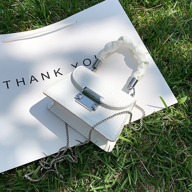 チェーンバッグ女性のメッセンジャーバッグ2020人気の新しい波夏のファッションハンドバッグショルダーバッグネット赤小さな正方形のバッグ Tiancai_Wing_Bag9777008