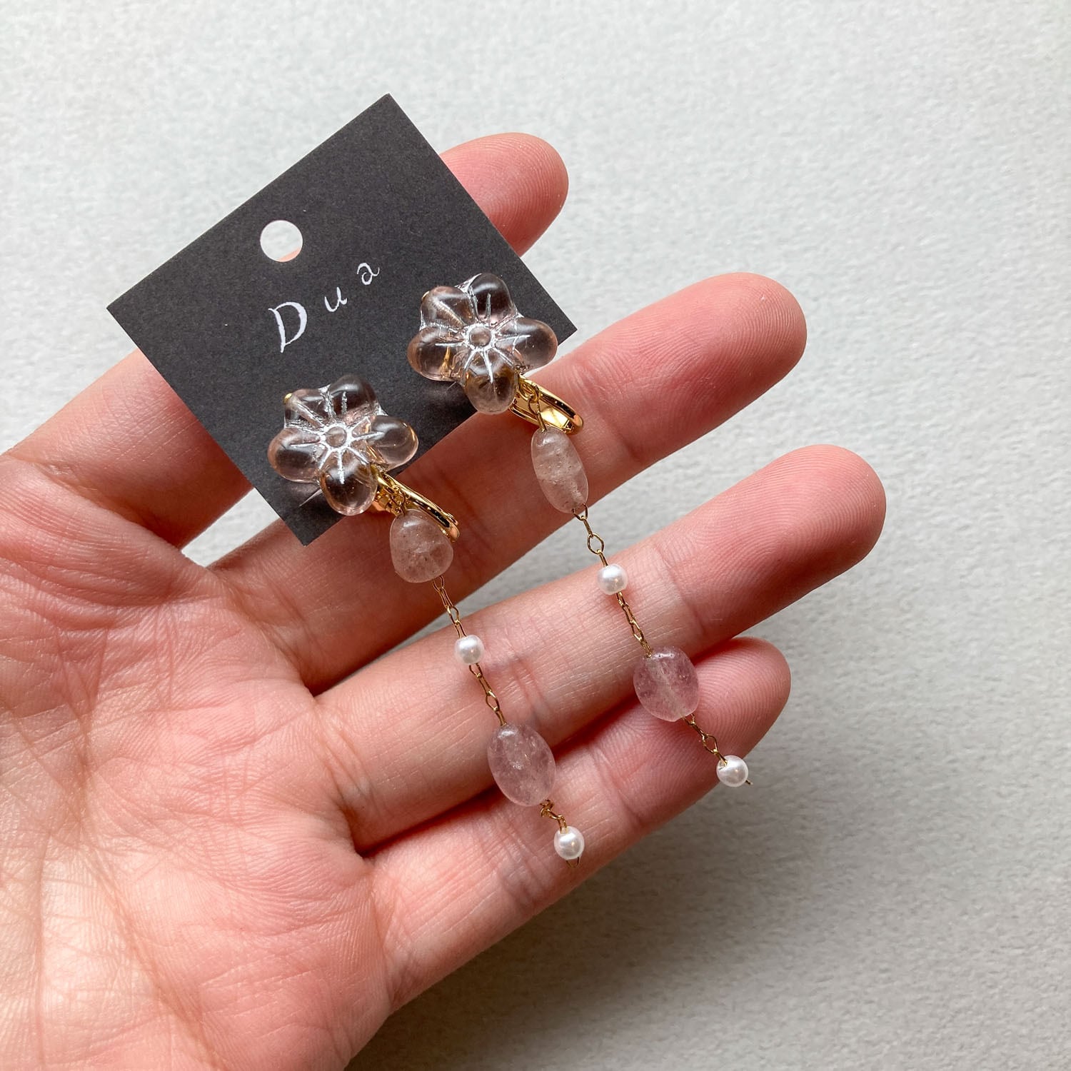 チェコ花ビーズと天然石の揺れるピンク〈ピアス/イヤリング〉 | Dua-アクセサリーパーツショップ