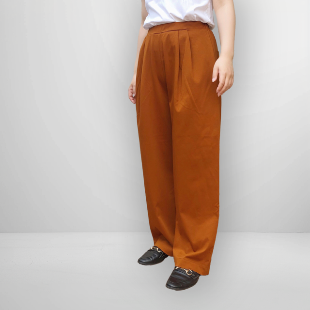 肌触り◎ 細見えタックワイドストレートパンツ｜ブラウン｜画像1