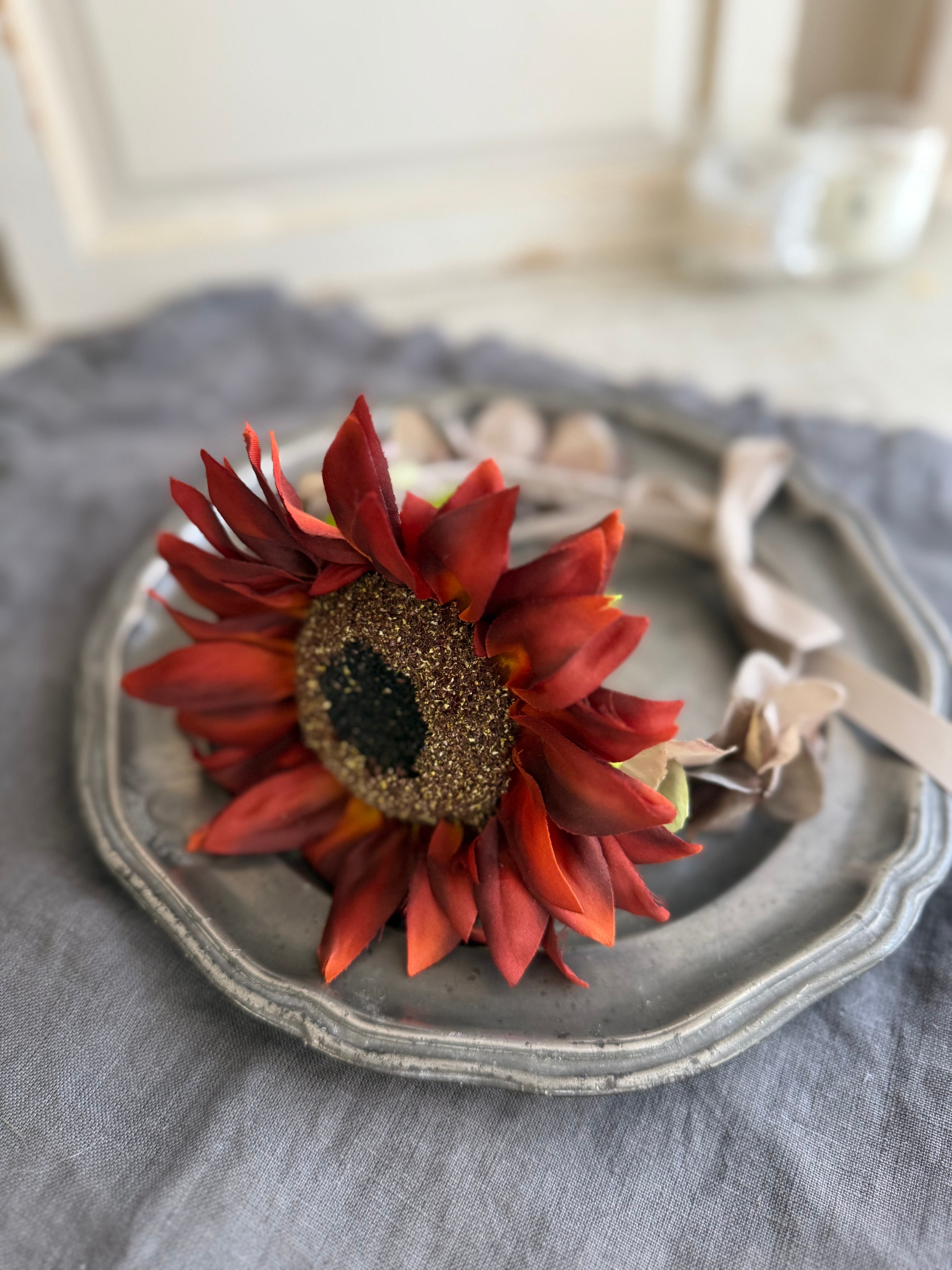 New BIGひまわり(造花)アーティフィシャルフラワー フローリストが本気で作っ た花冠 ペットのやさしい花冠 お誕生日やお供えにも ペット用アクセサリー 犬猫花冠 リングドッグ 記念日 フォト撮影会 ウェディングドッグ 誕生日 プリザーブドフラワー ドライフラワー 可愛い おしゃれ ナチュラル 優しい お供え