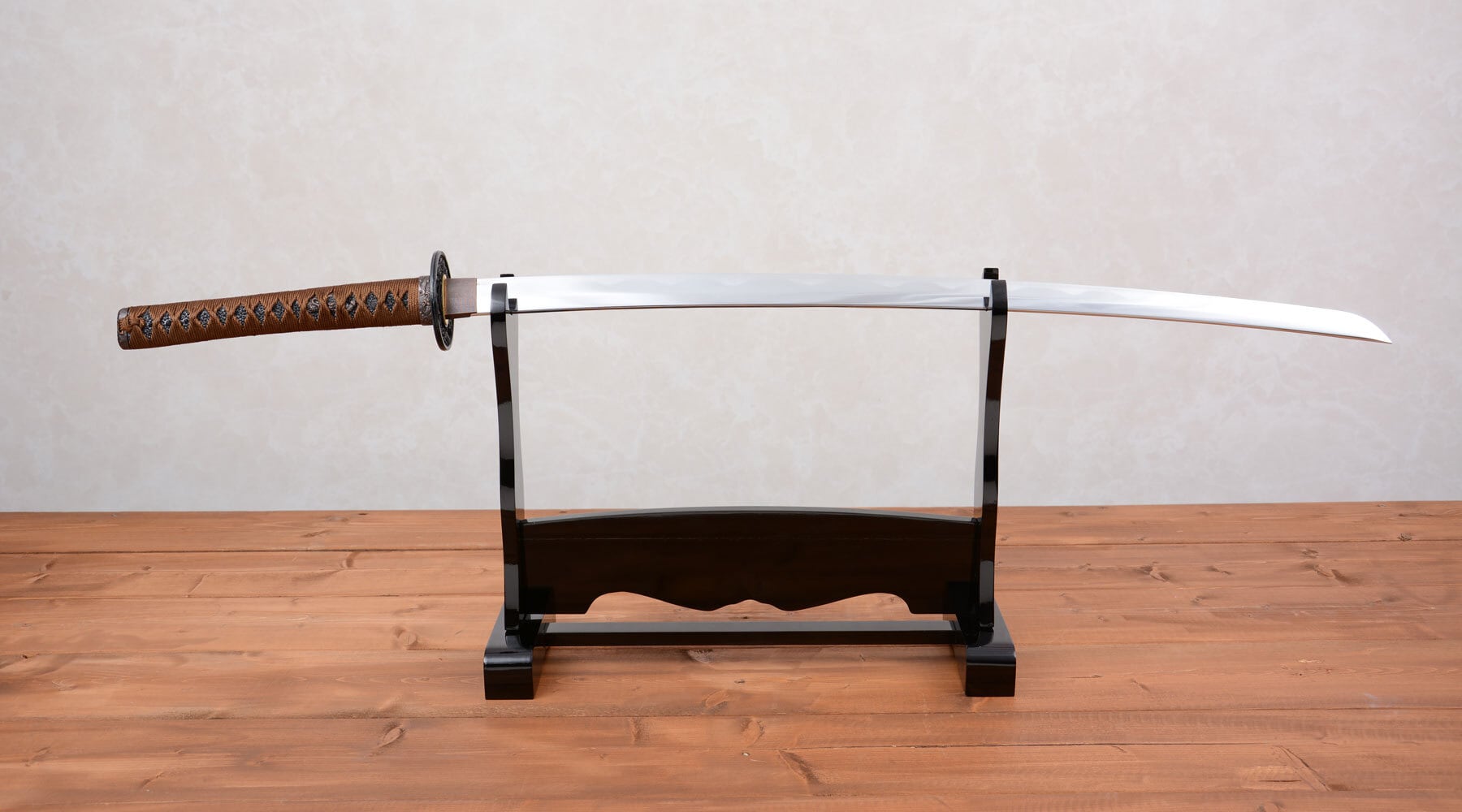 模造刀　刀掛け　天然鹿角台座付き 台座付】刀 模造刀 刀掛け 天然鹿角台座付き 日本鹿の角を