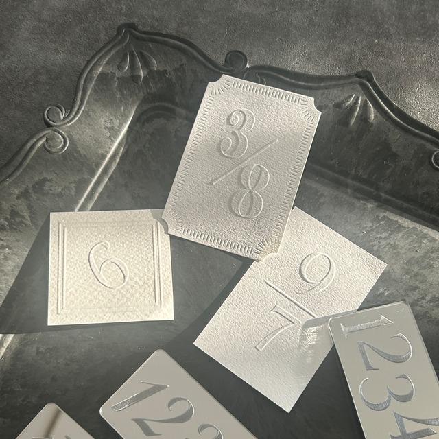エンボステンプレート // NUMBERS（なぞるだけで文字が浮き上がる新ツール）