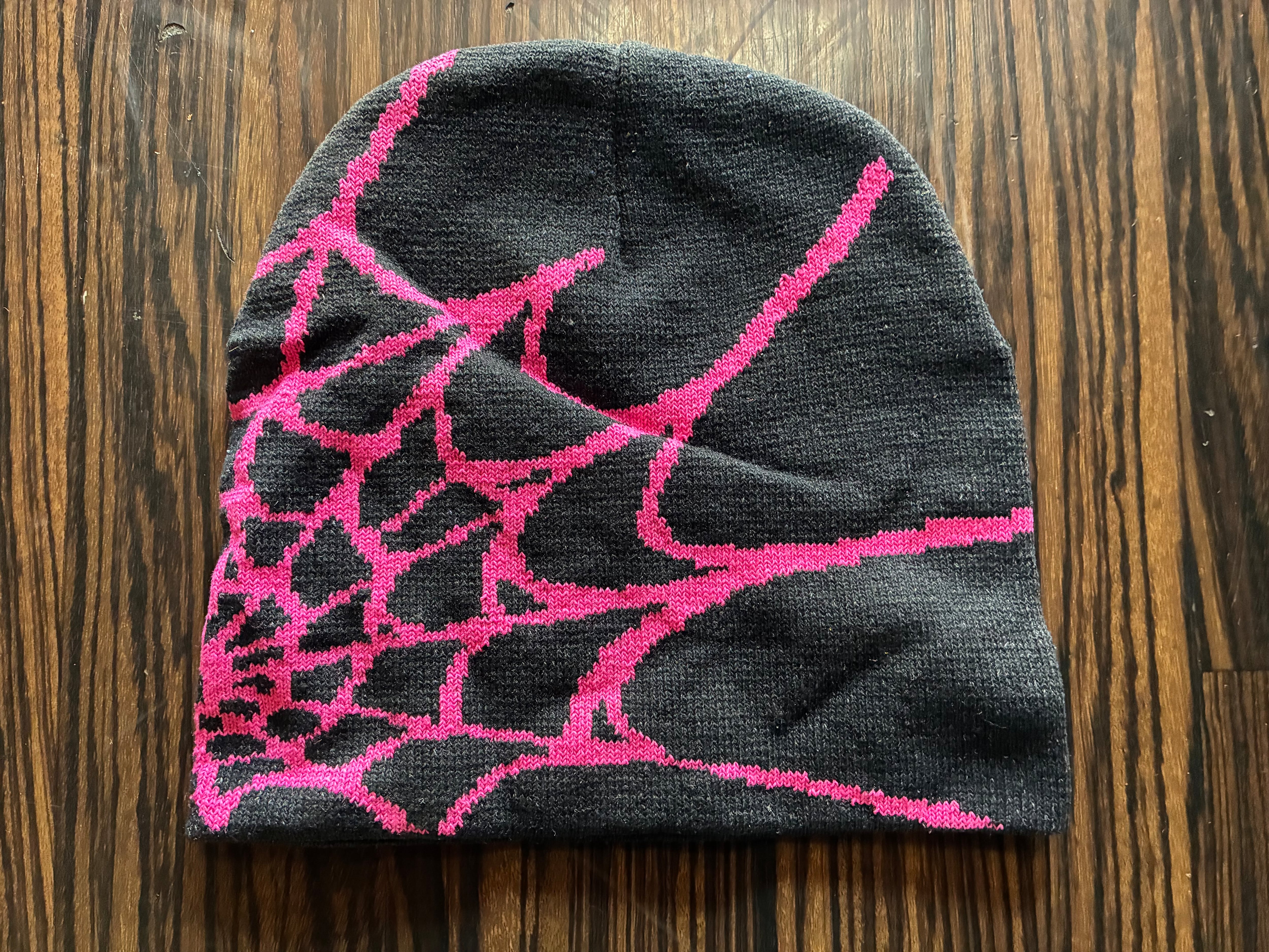 SPIDER BEANIE (BLACK/WHITE) | FANTASTIC