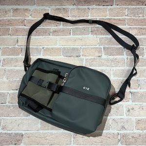 CIE GRID3 BOTTLE SHOULDER BAG GRAY