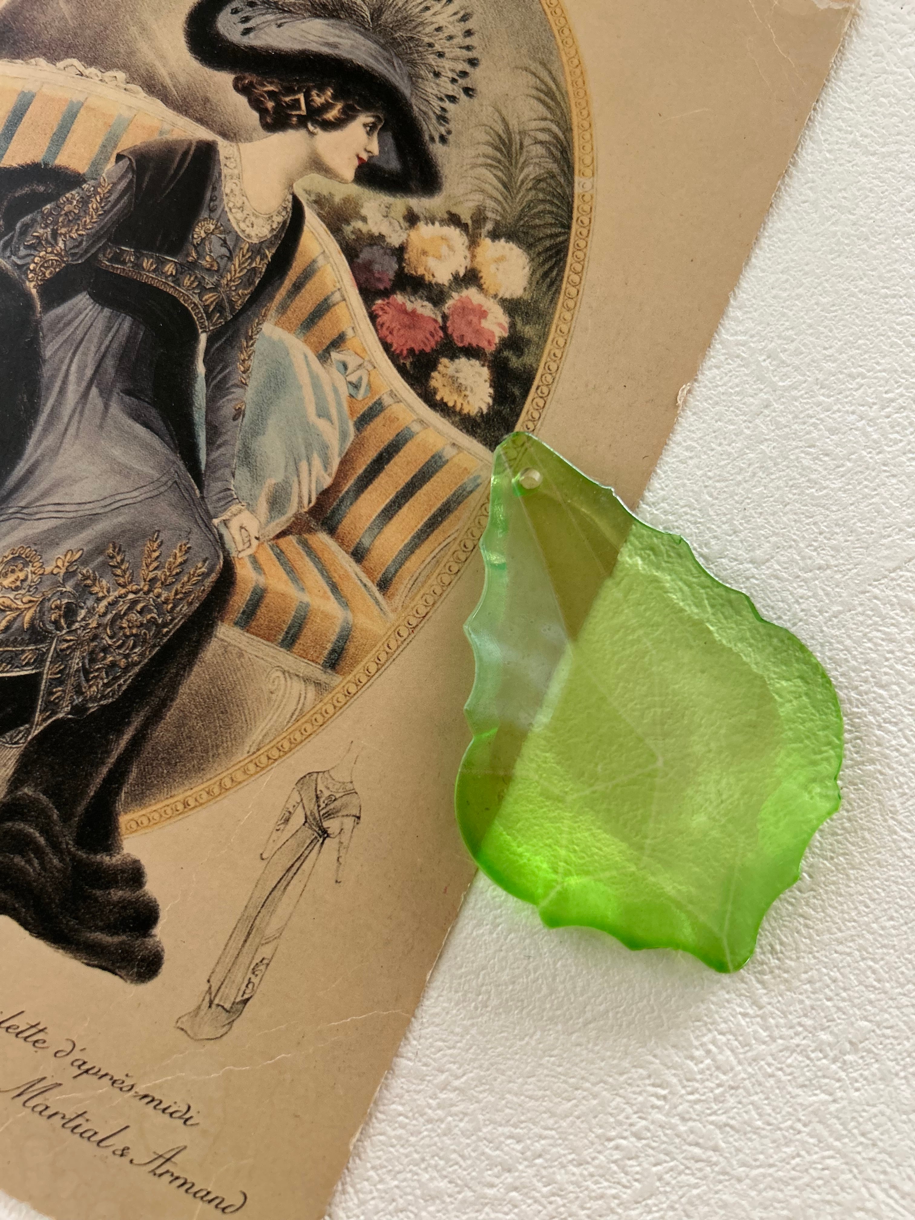 英国アンティーク シャンデリアパーツ サンキャッチャー イエローグリーン ガラス カットガラス インテリア小物 オブジェ ペーパーウェイト