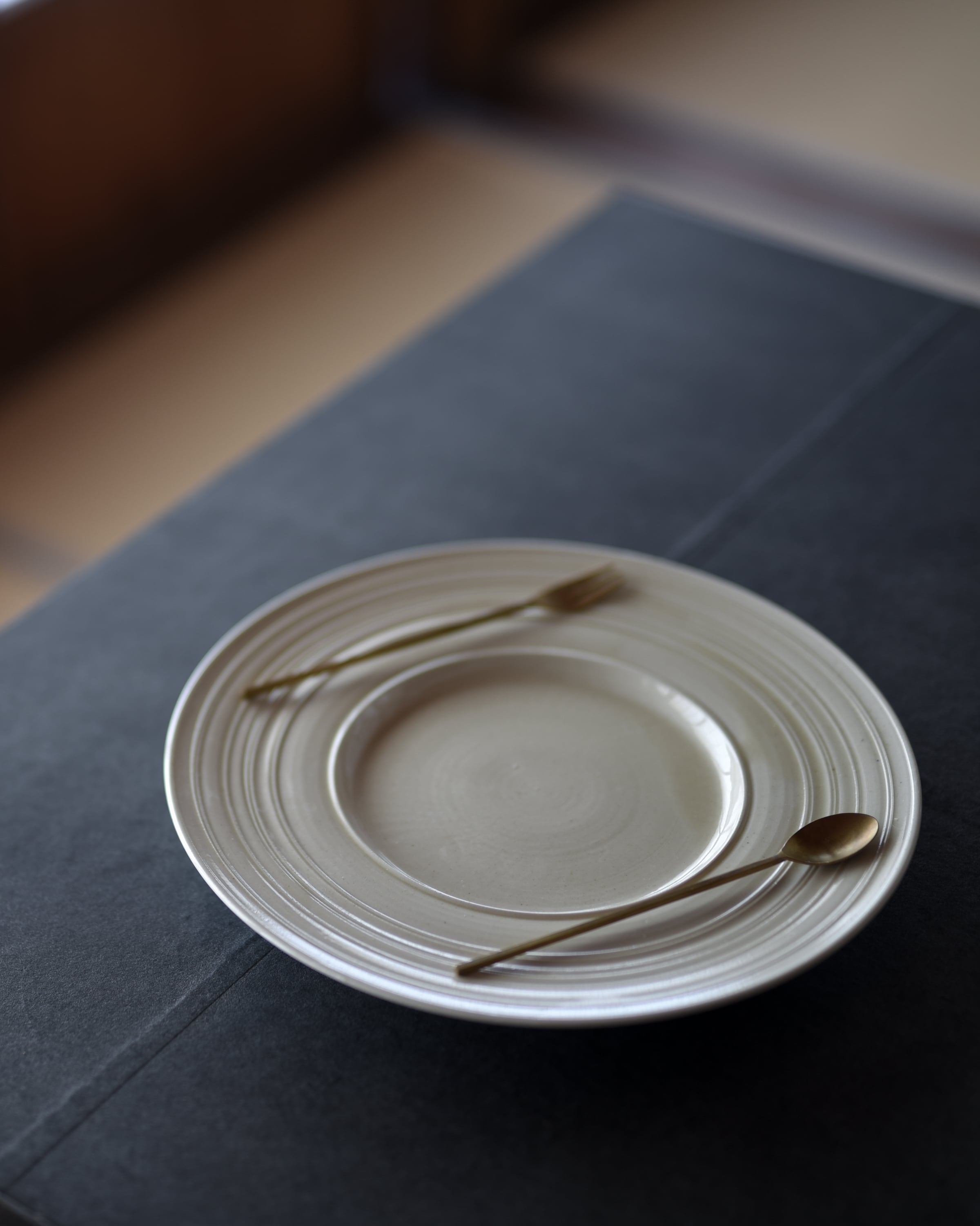 畠山雄介 Yusuke Hatakeyama｜幅広リム皿 hy30 | 御茶屋跡