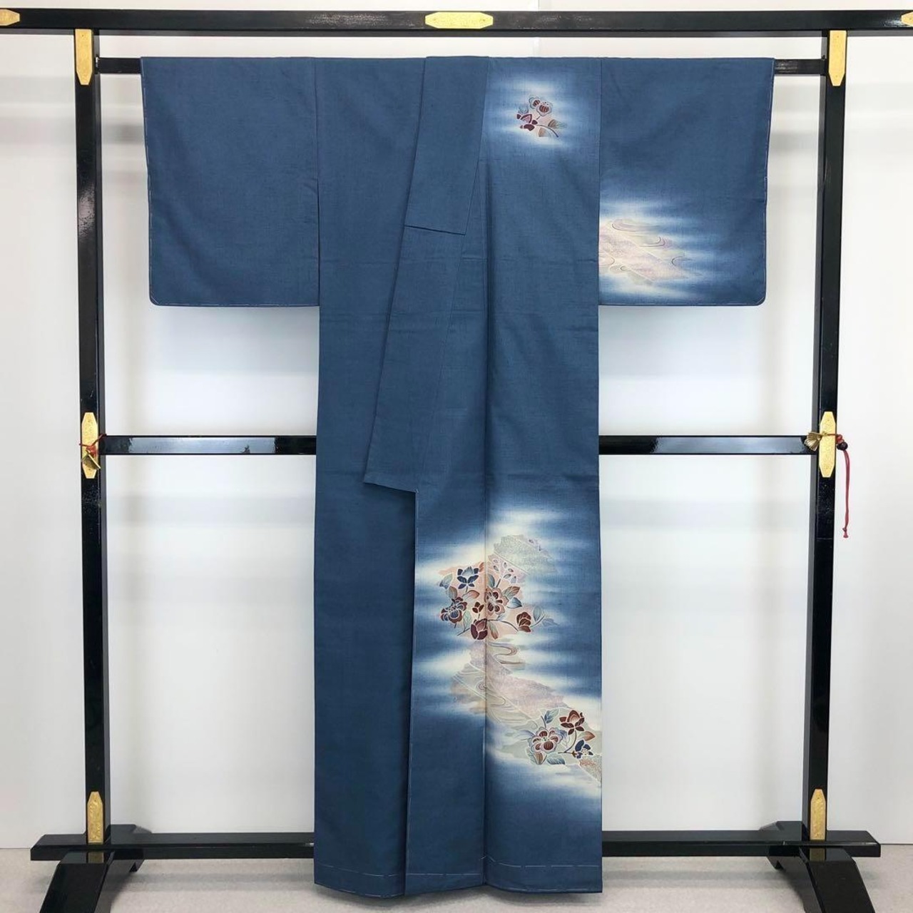 紬着物 雰囲気の良い絣模様 消炭色 しつけ糸 打ち沈ん K-4114 