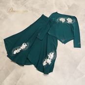 社交ダンス 衣装 prima boutique プリマブティック ツーピース レッスンウェア グリーン系 緑 スタンダード セットアップ 上下セット トップス スカート きれいめ 上品 気品 エレガント かわいい 大人っぽい 華やか ダンスパーティー ステージ衣装 舞台衣装 発表会 2点セット 緑系 ラインストーン レディース 女性 標準 セミフォーマル スタンダード用 演奏会 ダンス服 伸縮性 なし 胸パッドなし 肩パッドなし ポリエステル