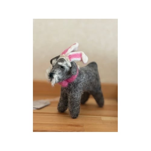 UK直輸入フエルトデコレーション　うさぎの耳のシュナウザー
