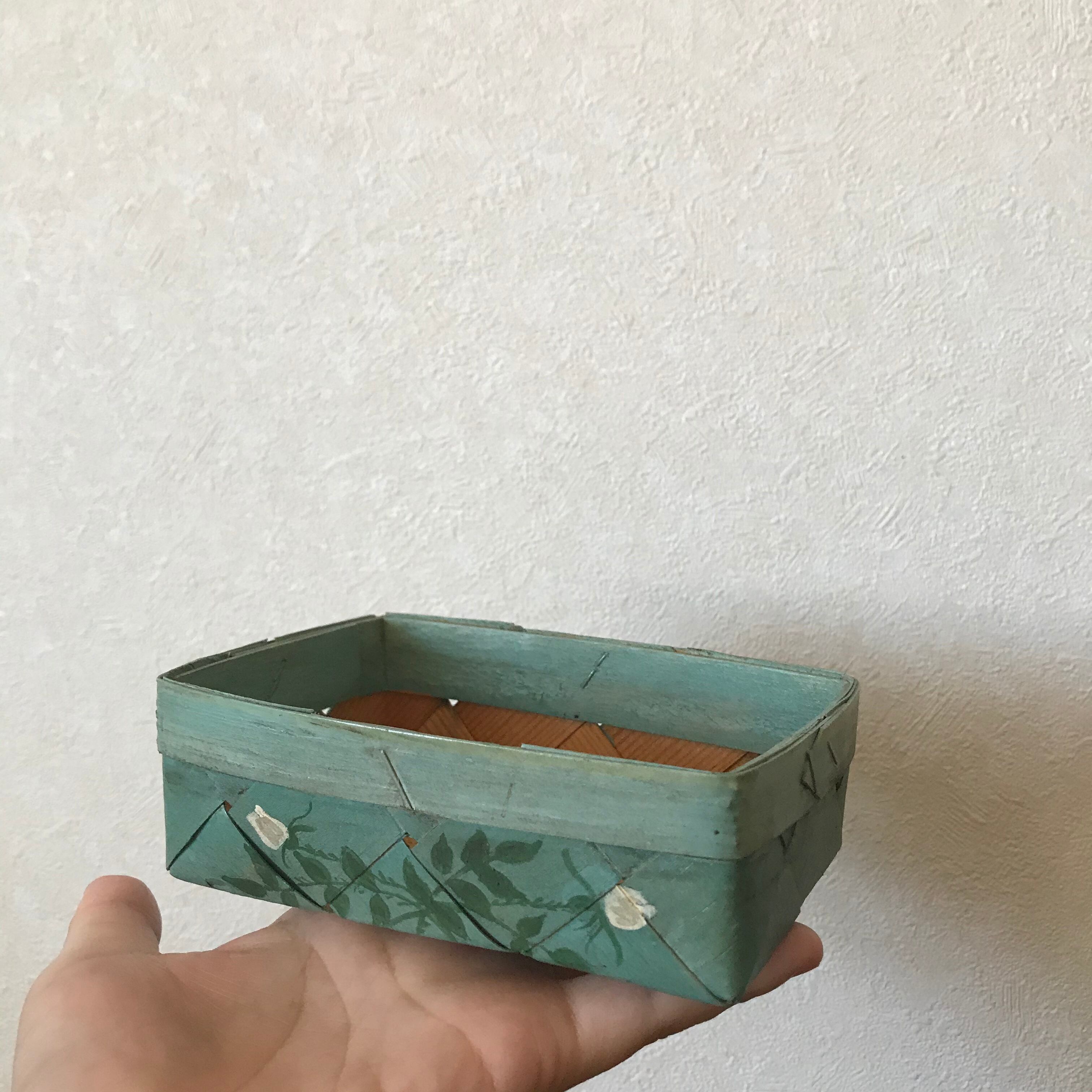 ミントグリーンのいれもの