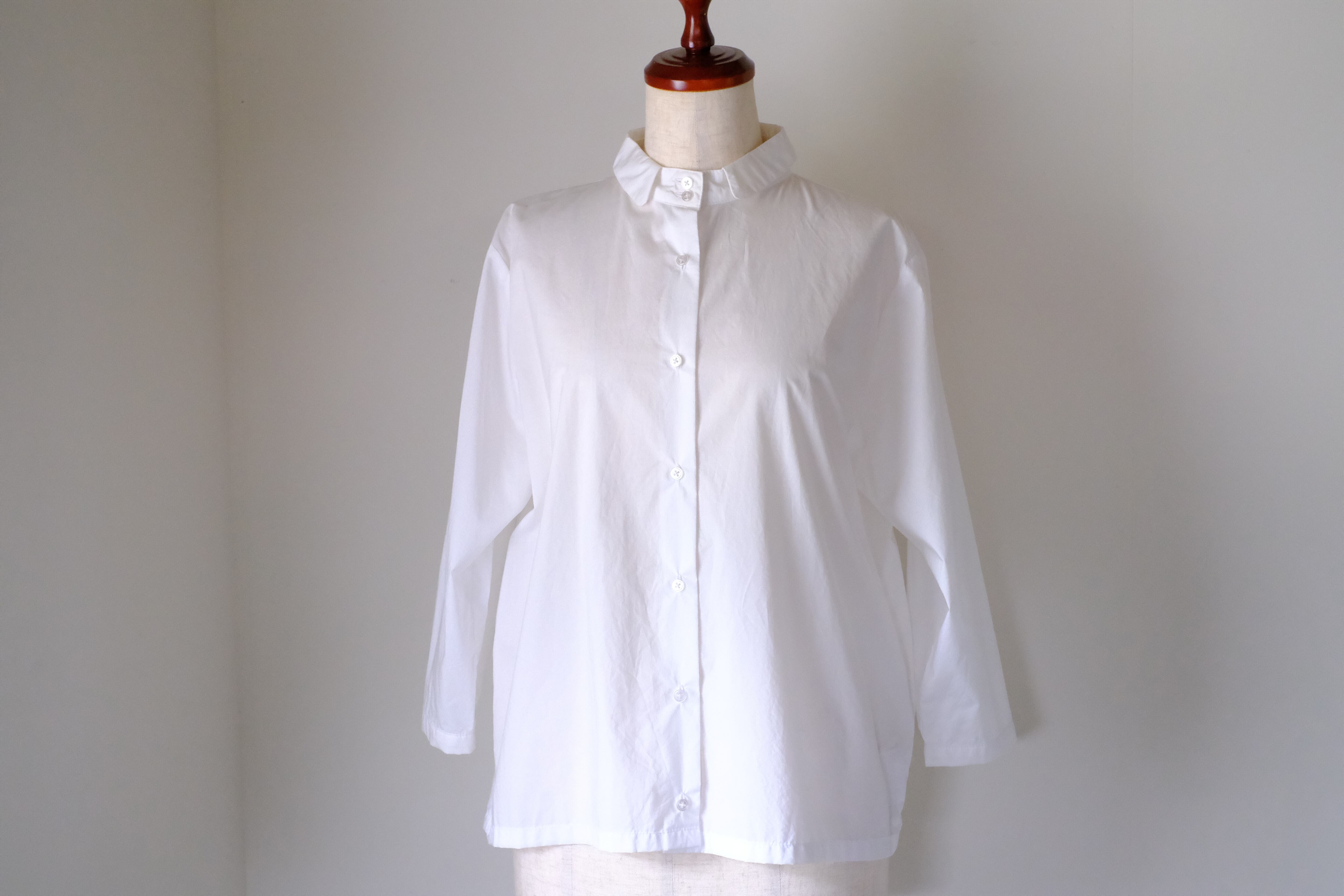 七分丈スタンドカラーブラウス(オフ白/刺繍無)