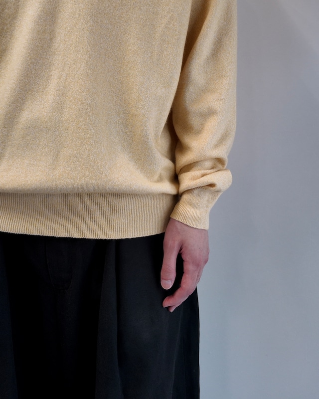 【Salvatore Ferragamo】yellow v-neck knit