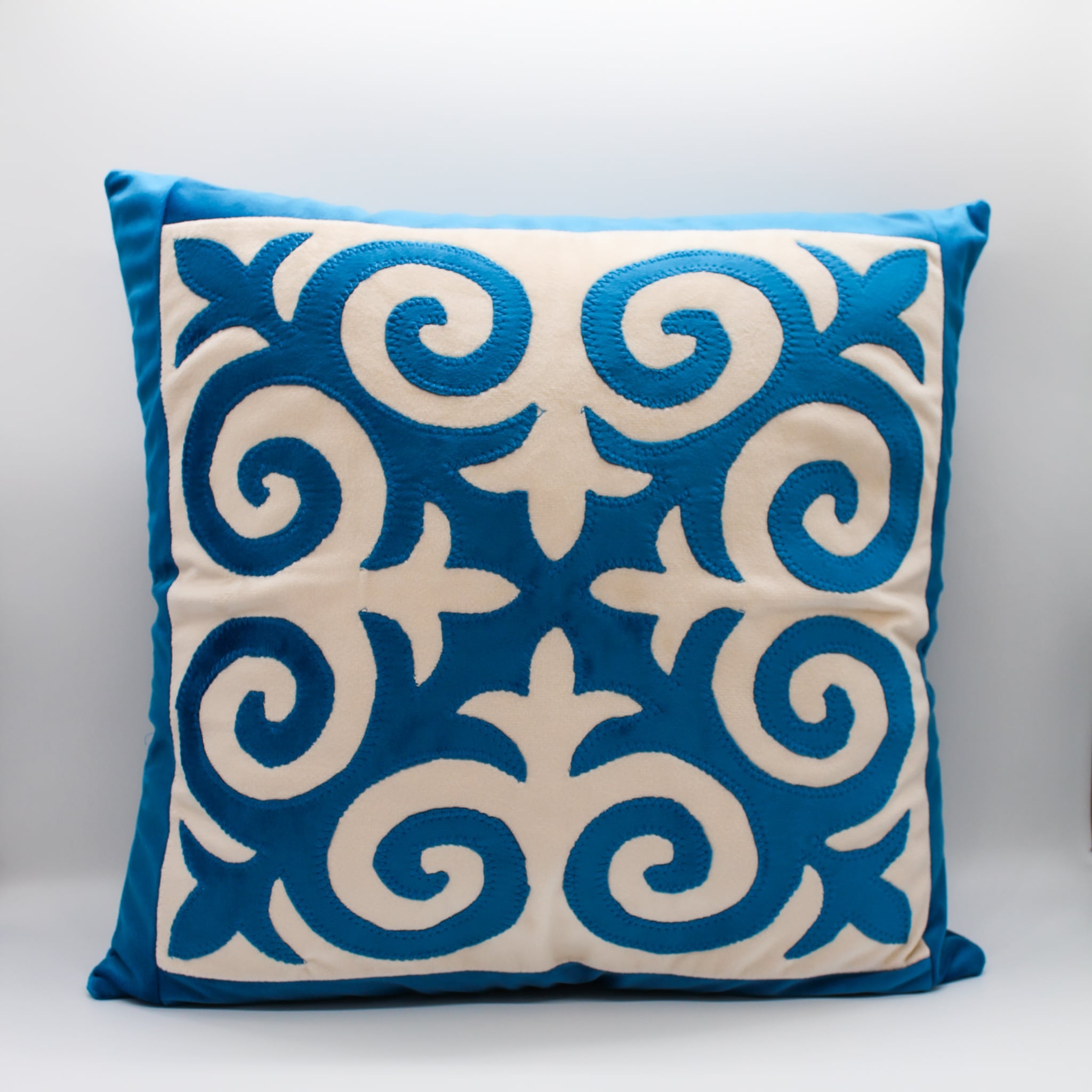 2月下旬再販予定】キルギス もっちりクッション ブルー 45cm×45cm