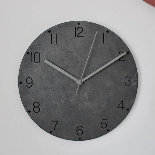 古塗装のモルタル掛け時計（チャコールグレーベース×シルバーグレー）【受注生産】