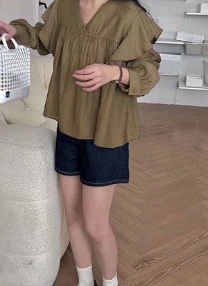 フリルVネックブラウス　AJ2085-2307