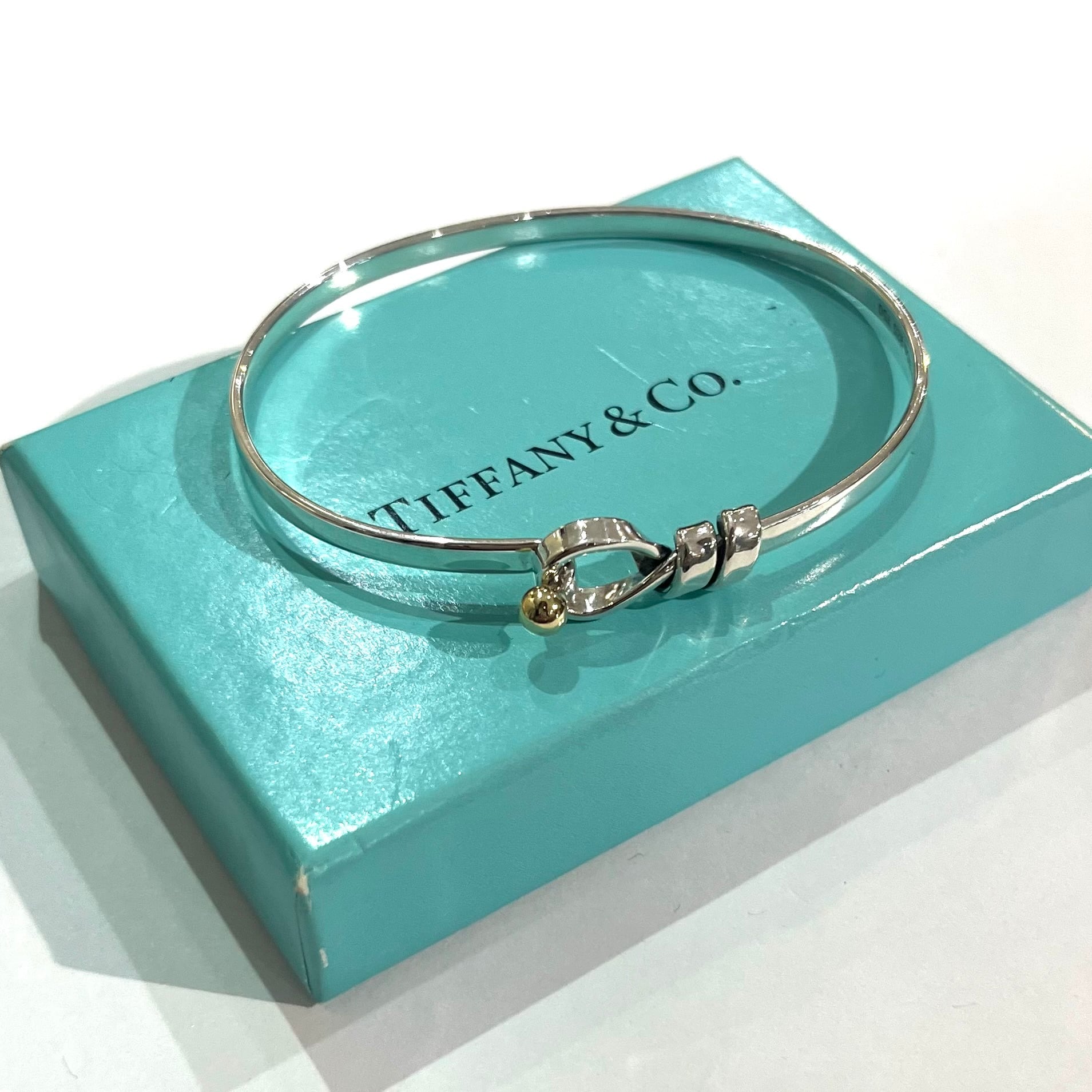 TIFFANY&CO.】2094 フックバングル／シルバー925×K18YG／洗練のコンビ