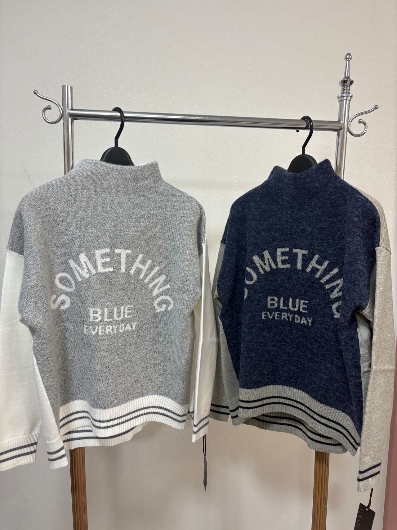 RUNAULT バイカラーロゴニット 556707