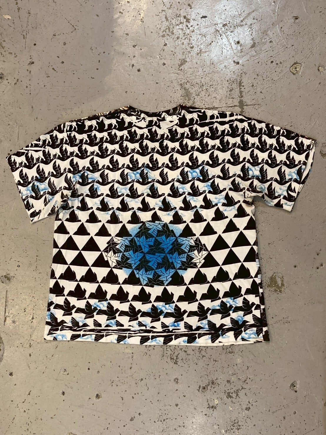 VINTAGE 90's M.C.ESCHER ALL OVER PRINT T-SHIRT ANDAZIA MADE IN USA