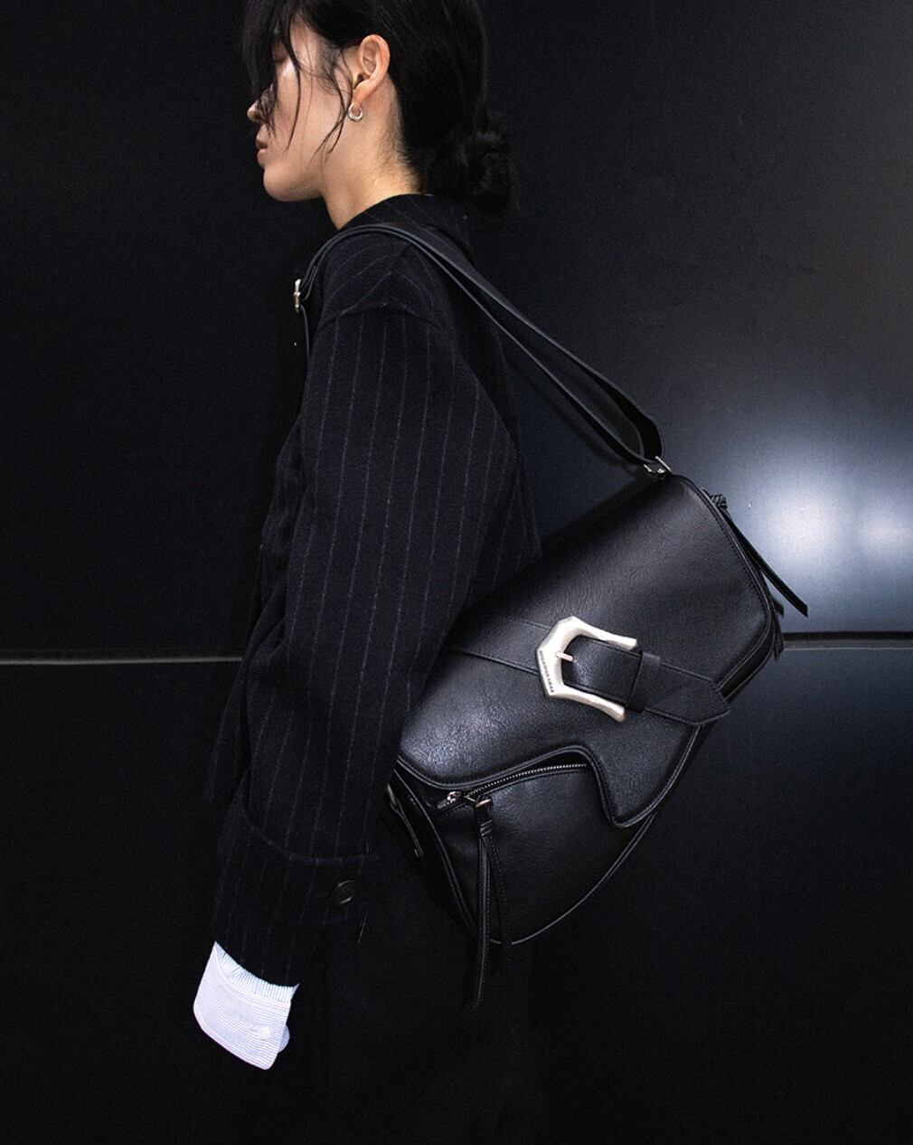 ☆BOYNEXTDOOR ソンホ 着用！！【IUGAMAKARAS】Bumpy Buckle Holster