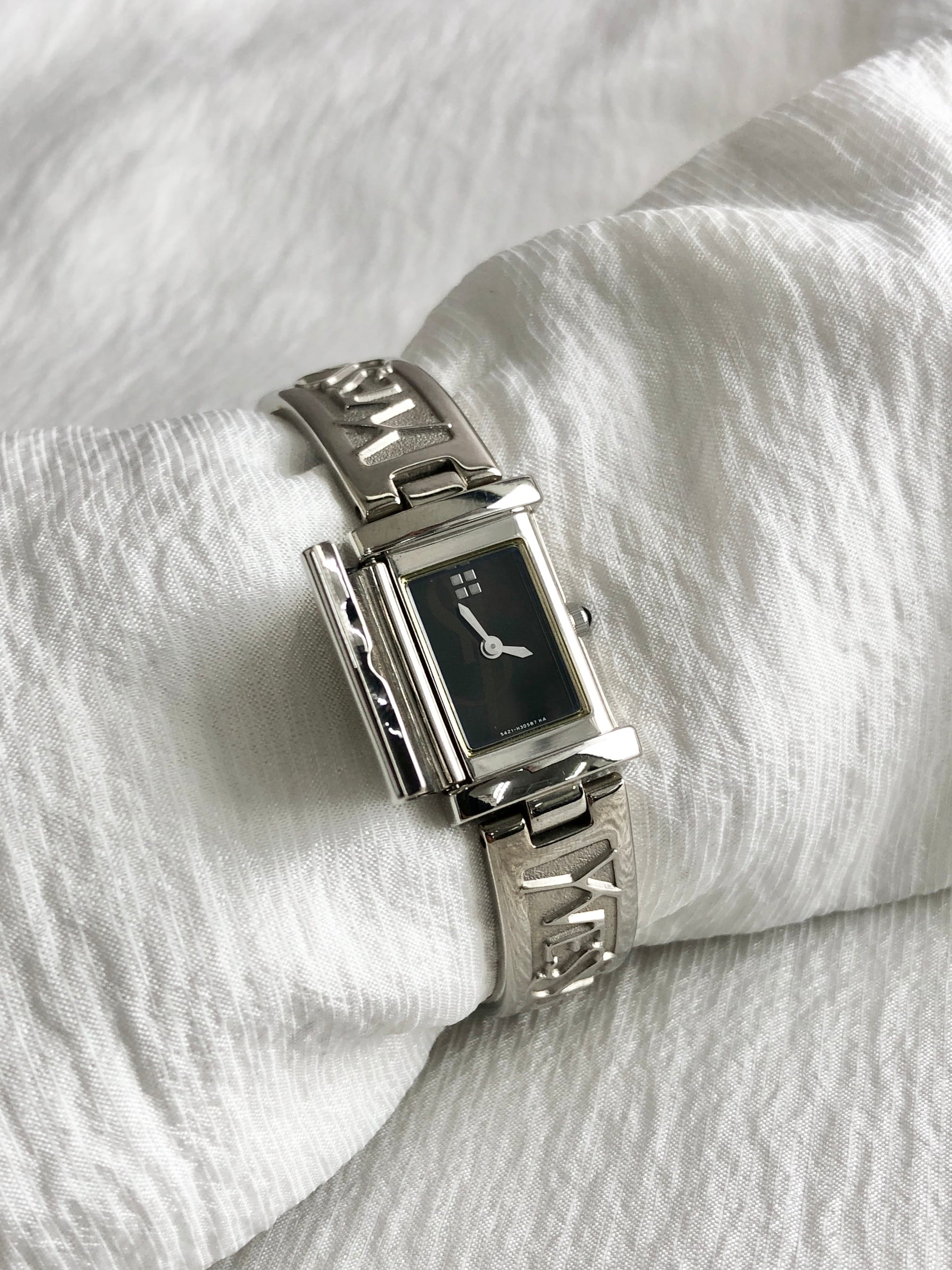 Yves Saint Laurent イヴ・サンローラン 腕時計 シルバー ロゴ ステンレススチール クォーツ vintage ヴィンテージ オールド z5vmz5