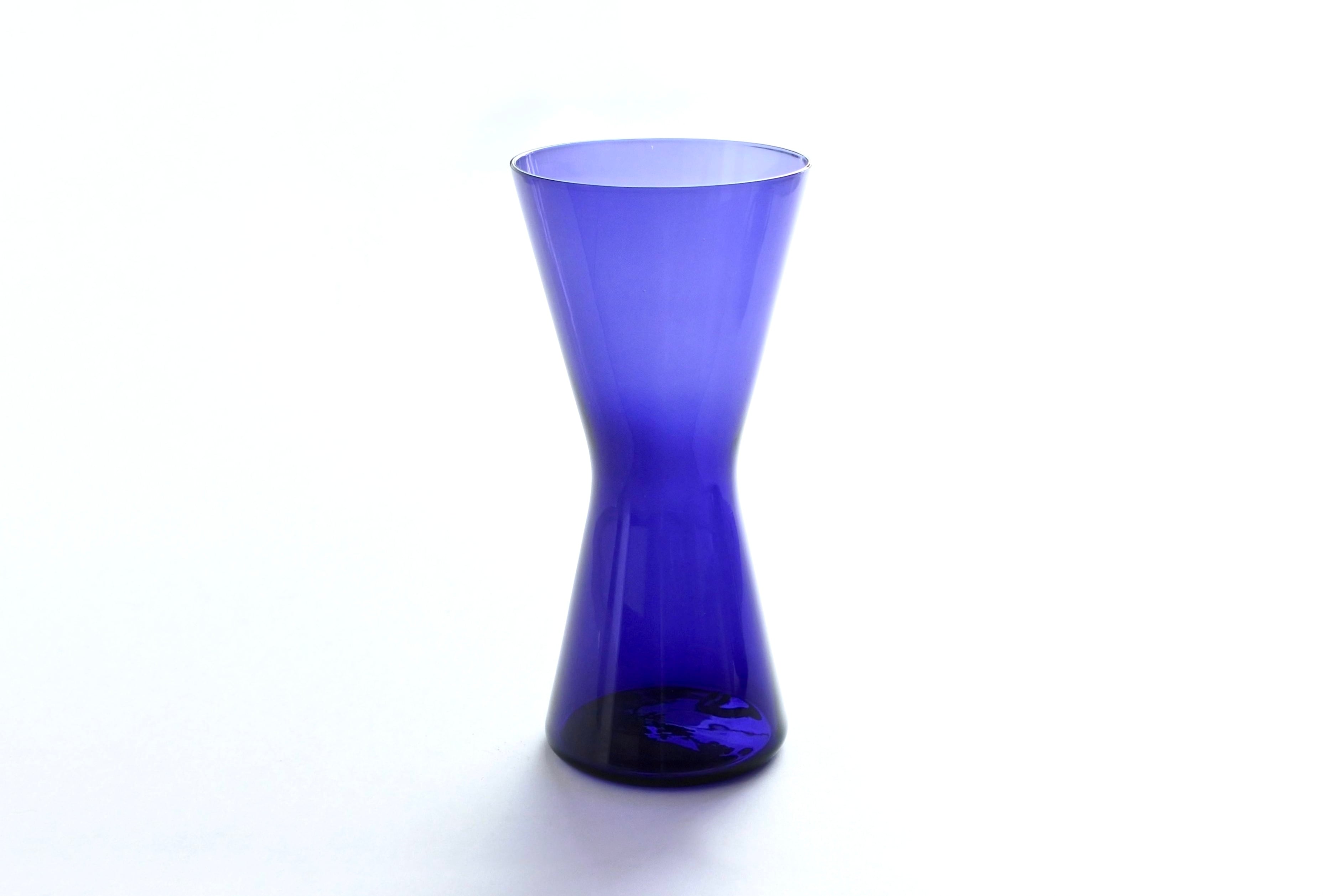 レア！ヌータヤルヴィカイフランクデザイン小ぶりな花瓶フラワーベース