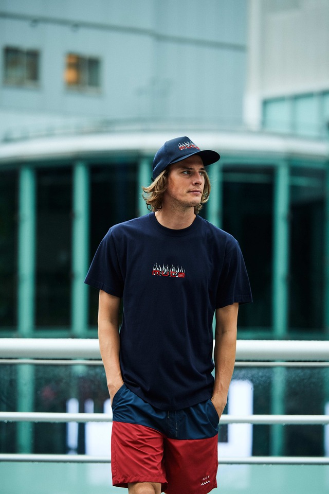 【予約販売4月下旬～5月中旬入荷】muta MARINE × ACANTHUS ファイヤロゴTシャツ