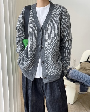 pattern over knit cardigan (gray)