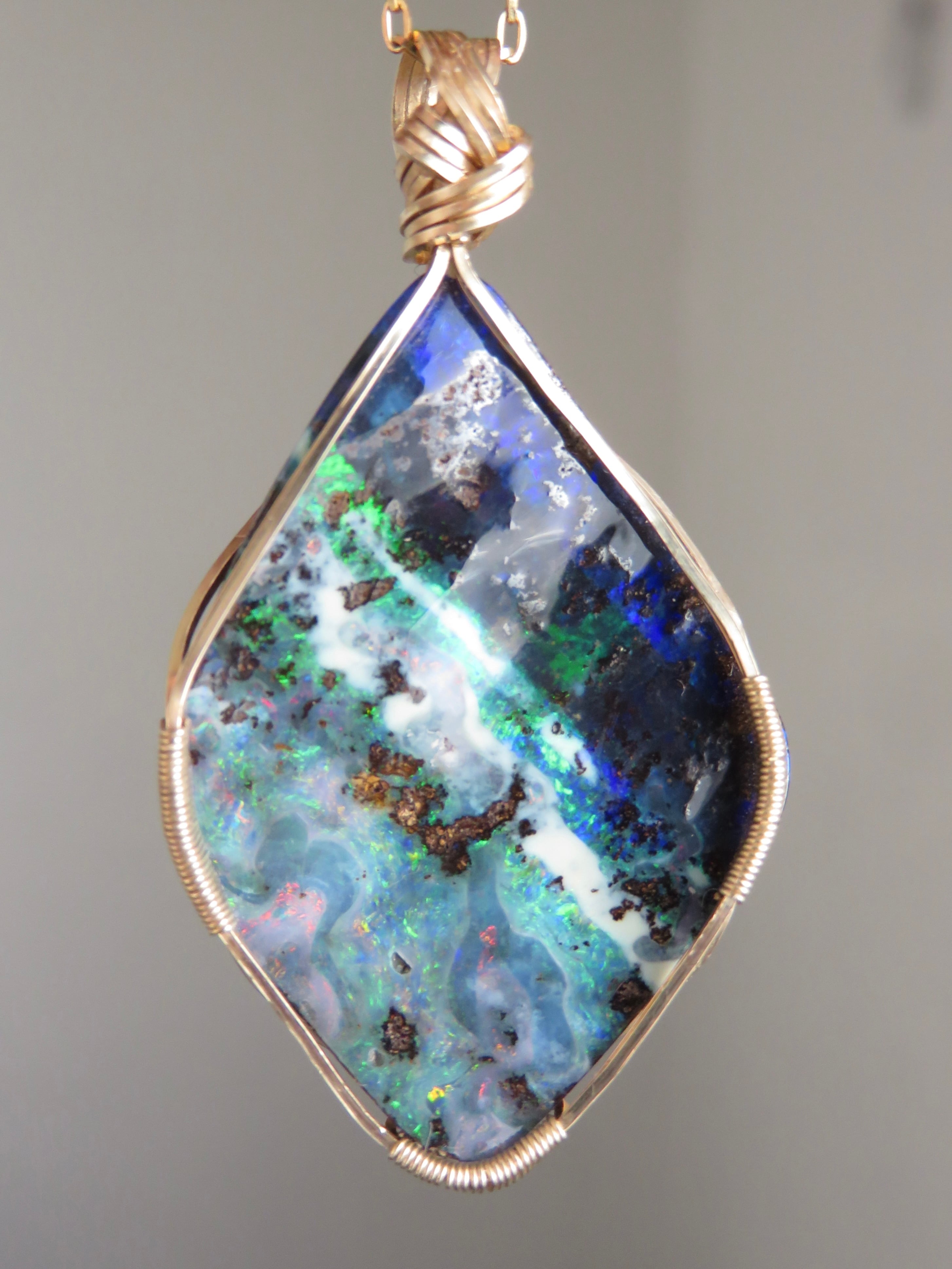 オーストラリア産ボルダーオパール(23.1ct)女神巻き®︎ペンダント